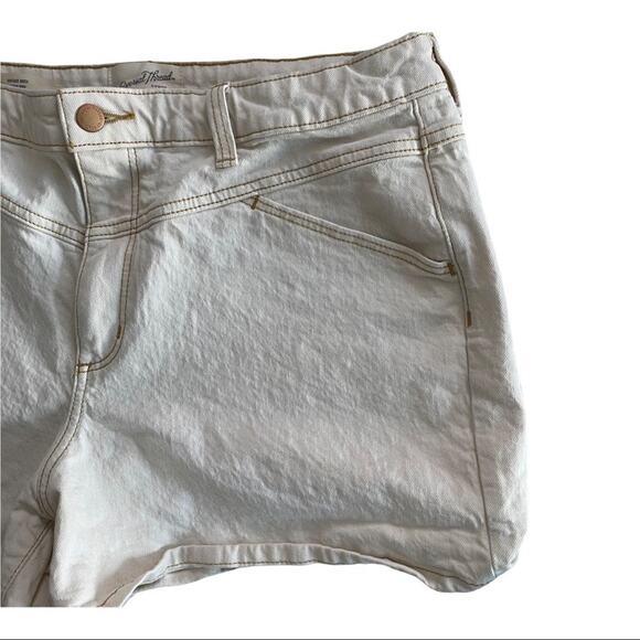 Universal Thread Cream Vintage Midi Denim Shorts Size 14 - Picture 2 of 6